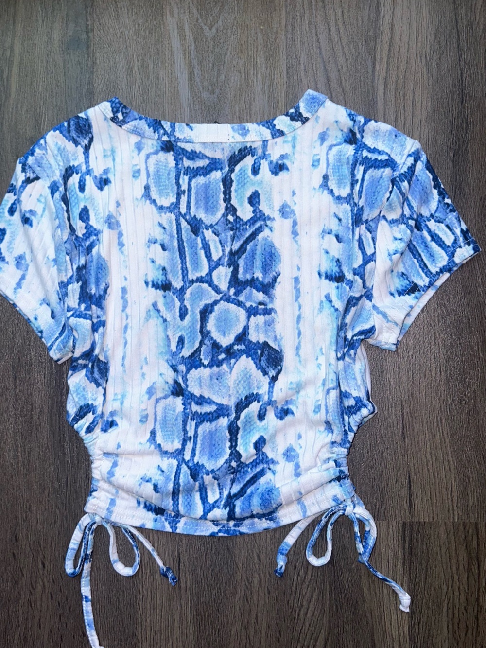 Rue21 Blue & White Print Ribbed Crop Top with Tie Sides - Women’s Medium - Picture 2 of 6